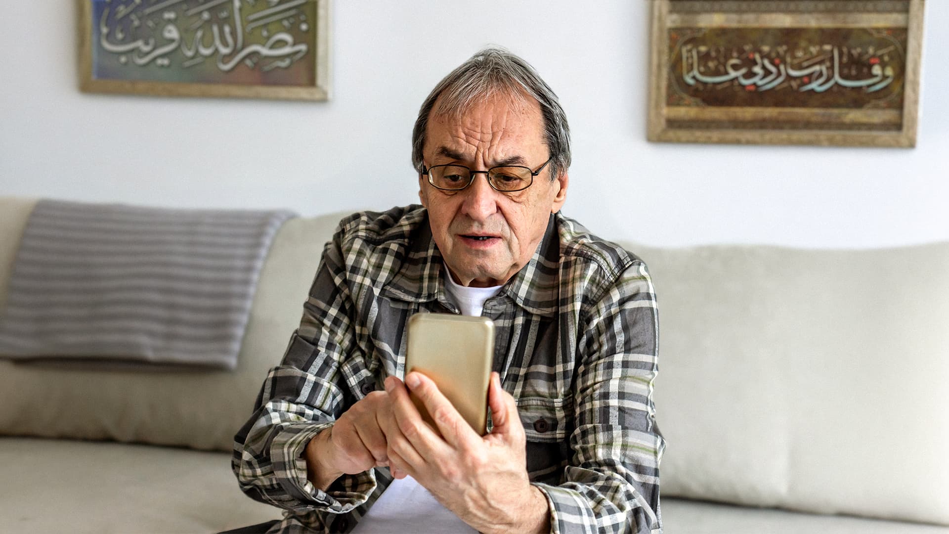 صورة خاص بالحدود: أبو طلال يكشف كواليس المسرحية الإسرائيلية الإيرانية